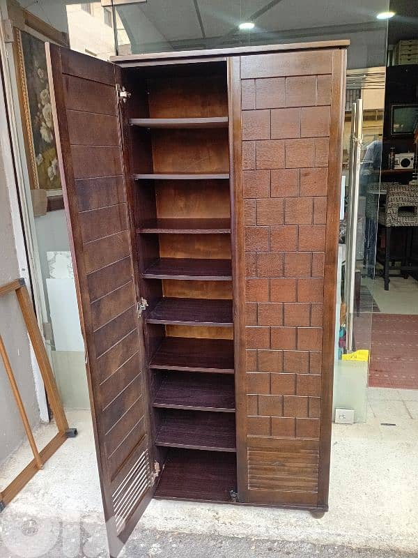 خزانة اوروبي شبه جديد 1