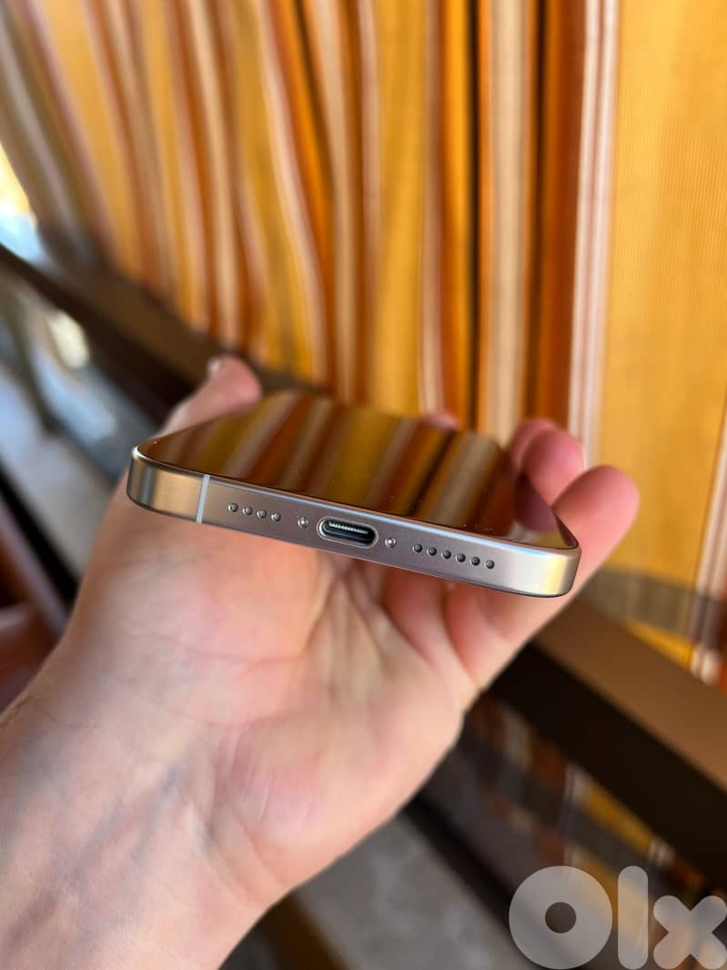 Iphone 15 Pro Max 1TB [LOCKED] 3