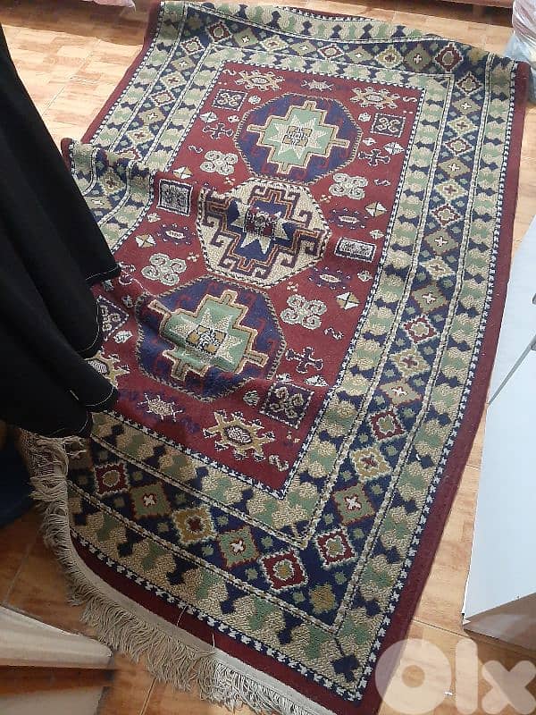 سجادة متوسطة الحجم 0