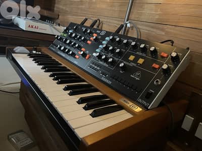 Behringer Poly D 4-Voice Analog Synthesizer