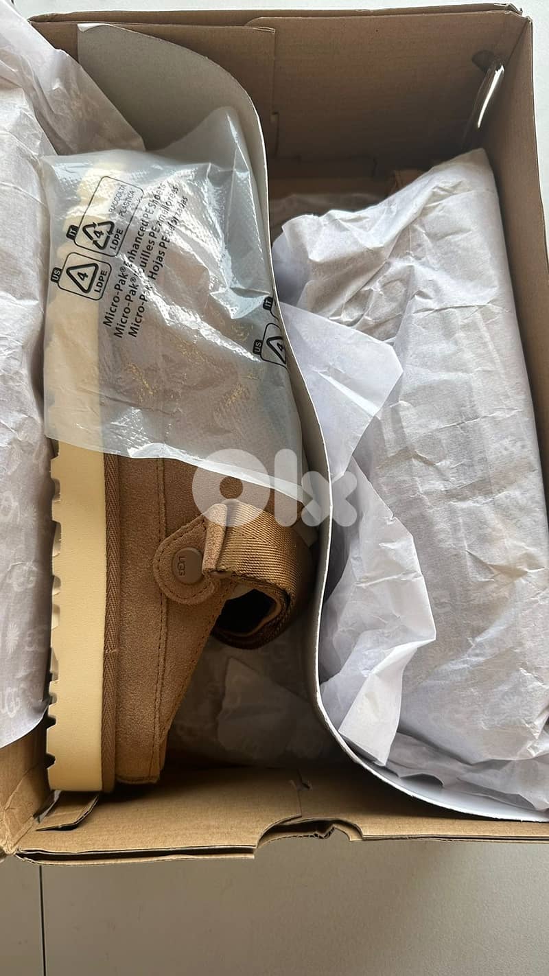 Ugg Goldenstar Clog - Chestnut Size 38 (Brand New and Original) 3