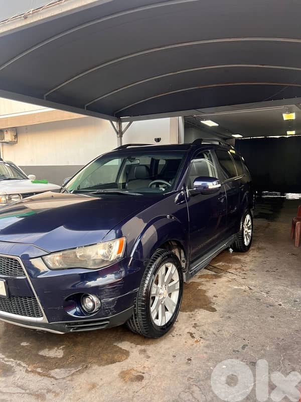 ميتسوبيشي آوتلاندر 2011 0