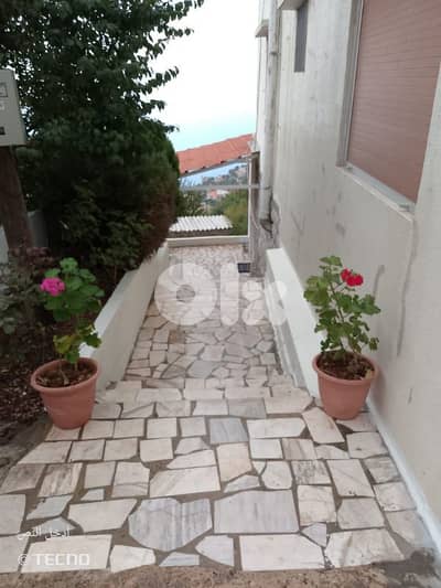 bzoumar 1 bed furnished  و بيت عقد قديم مع منظر و شوميني و تراس