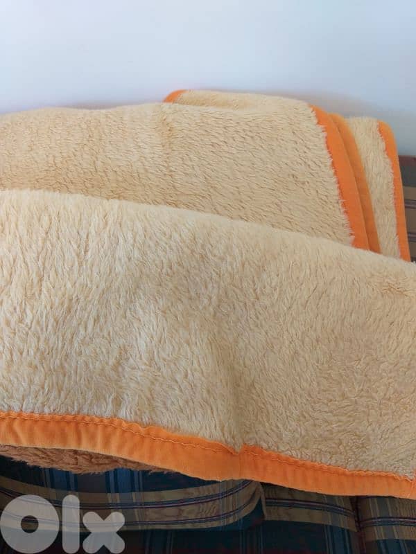 Best quality Double Bed Two sided Cover 3