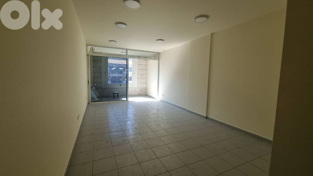 Shop for sale in Cornet Chahwan -مكتب للبيع في 0