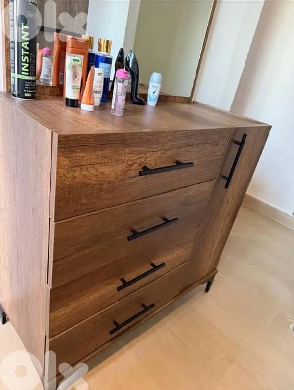 Modern Dresser + Mirror in Excellent Condition 0