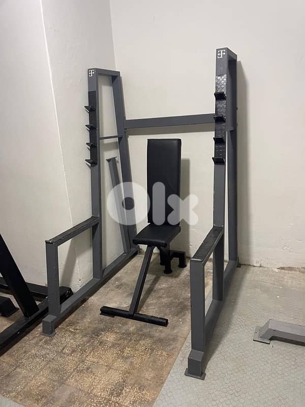 Squat and bench rack like new 1