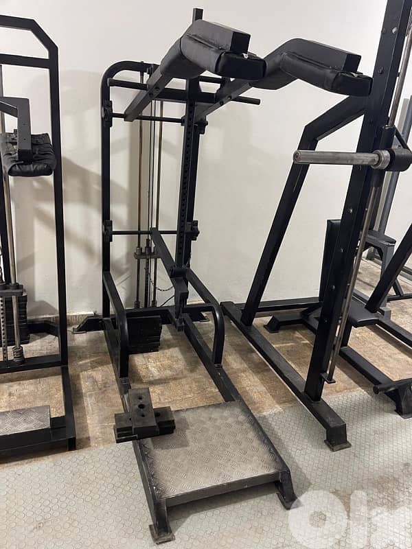 Squat and calfs machine like new 1
