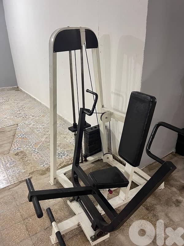 Chest press like new 1