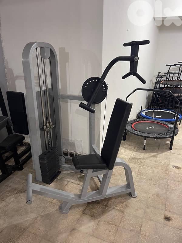 Chest press like new 2