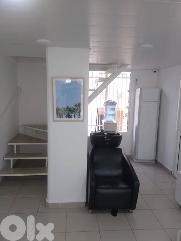 esthetique/ coiffure furniture 3