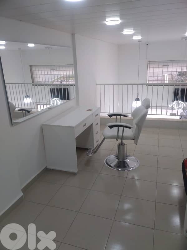 esthetique/ coiffure furniture 4