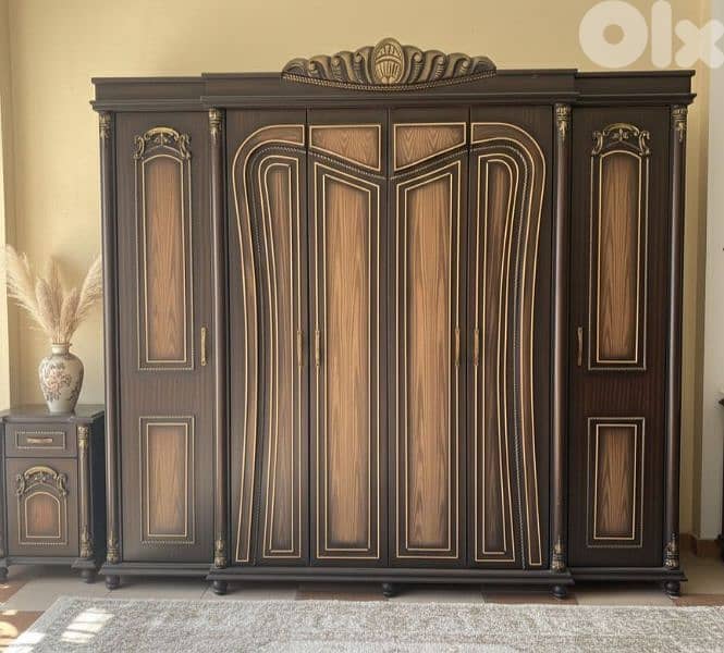 غرفة نوم ملوكية مرتبة 0