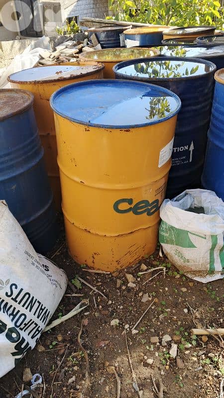 براميل 10 تنكات للبيع يوجد 20 برميل 0