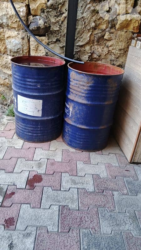 براميل 10 تنكات للبيع يوجد 20 برميل 1