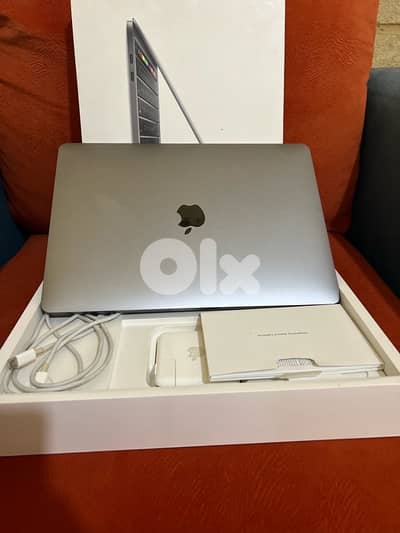 MacBook Pro 2020 top