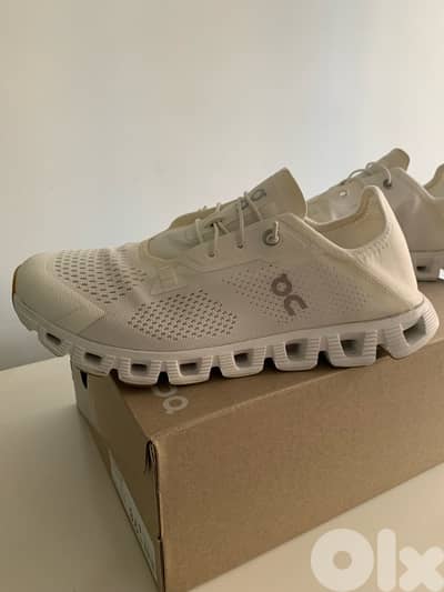 On Cloud 5 Coast Women Lifestyle Shoes size 41 EU 9.5 US - White/White