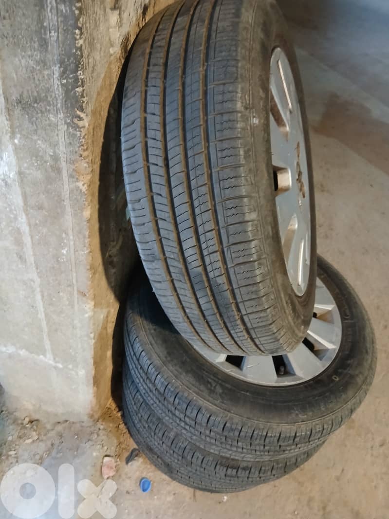 جنوطه مع دواليب جدد 15" للبيع 185/65R15 1