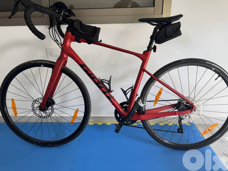 Giant Revolt gravel/road bike 0