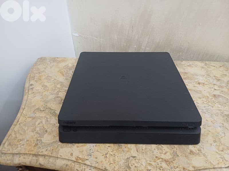 ps4 Slim 1TB+conrols+cd 0
