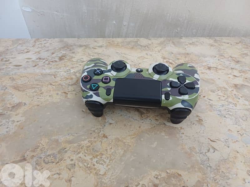 ps4 Slim 1TB+conrols+cd 2