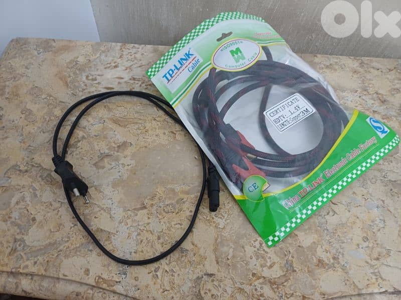 ps4 Slim 1TB+conrols+cd 4