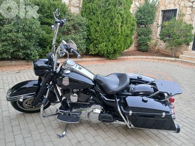 road king police clean title 25000milles