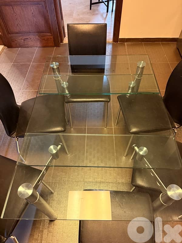 kitchen table and it’s chairs 1