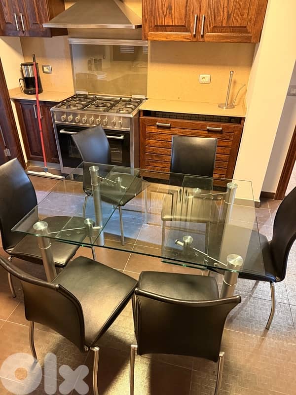 kitchen table and it’s chairs 2