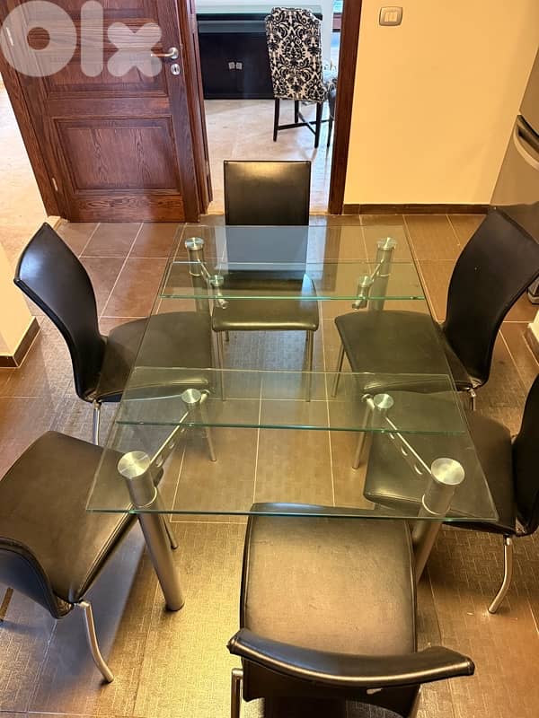 kitchen table and it’s chairs 4