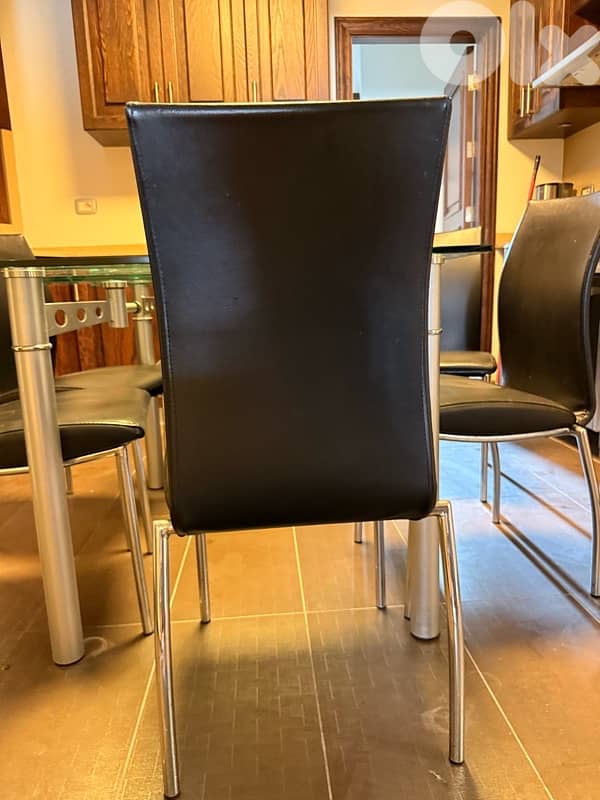 kitchen table and it’s chairs 5