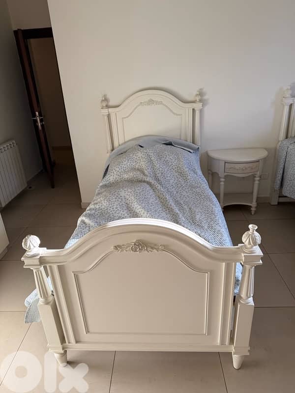 full white wooden bedroom 1