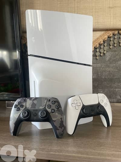 ps5 slim 1TB ! like new !