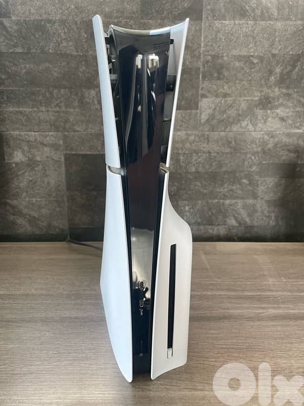 ps5 slim 1TB ! like new ! 1