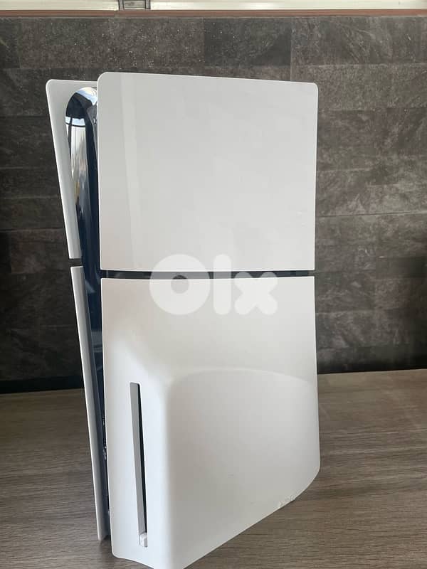 ps5 slim 1TB ! like new ! 2