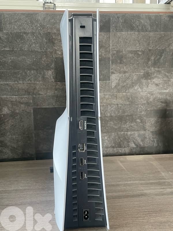 ps5 slim 1TB ! like new ! 4