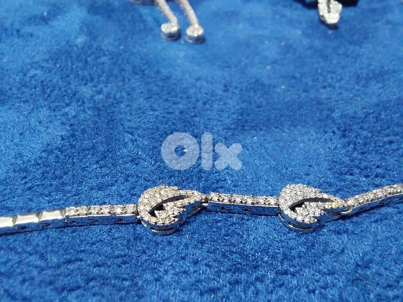 طقم ذهب أبيض 18K مرصّع بالألماس + شهادات 1