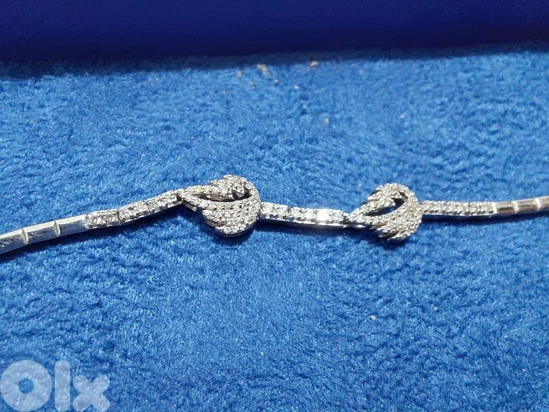 طقم ذهب أبيض 18K مرصّع بالألماس + شهادات 2