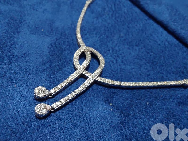 طقم ذهب أبيض 18K مرصّع بالألماس + شهادات 3