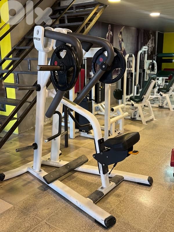 gym equipment - precor - low row 0