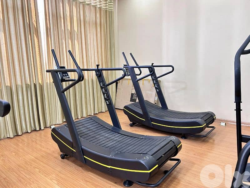 curved treadmill 76611608 0
