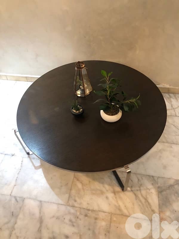 centre table in excellent condition, 160$ 1