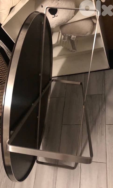 centre table in excellent condition, 160$ 2