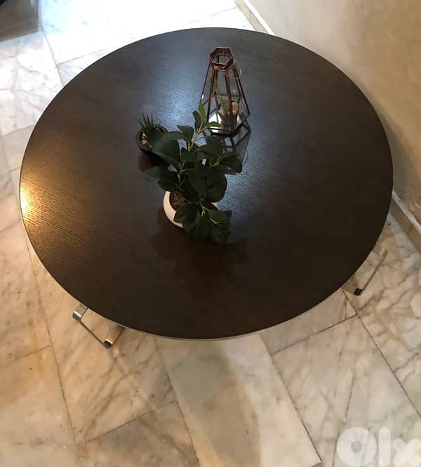 centre table in excellent condition, 160$ 3