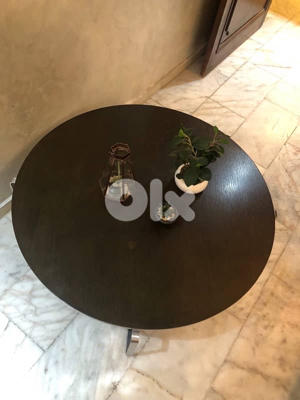 centre table in excellent condition, 160$ 4