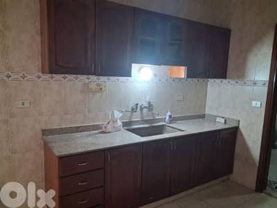 مطبخ كامل خزاين و توب غرانيت و مجلى