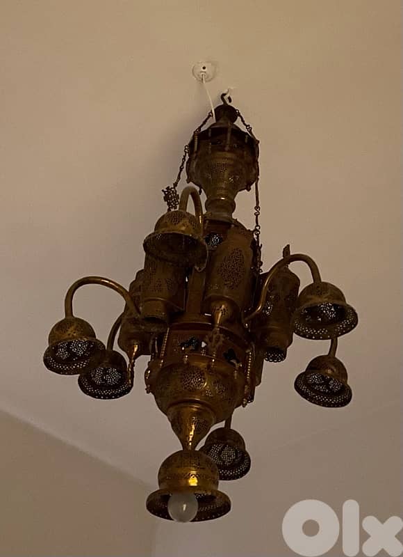 antiques princess bed + chandelier 1