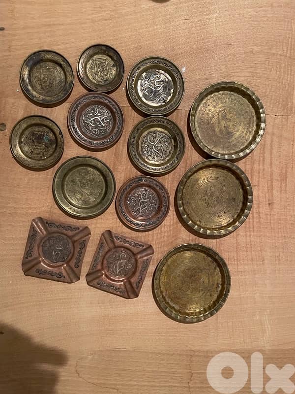 antique copper ash trays & small plates / tray 0