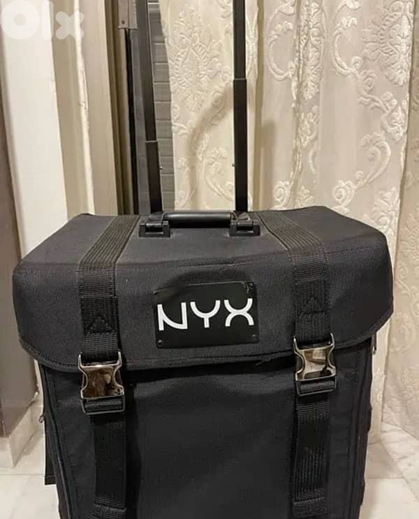 professional makeup suitcase NYX 0