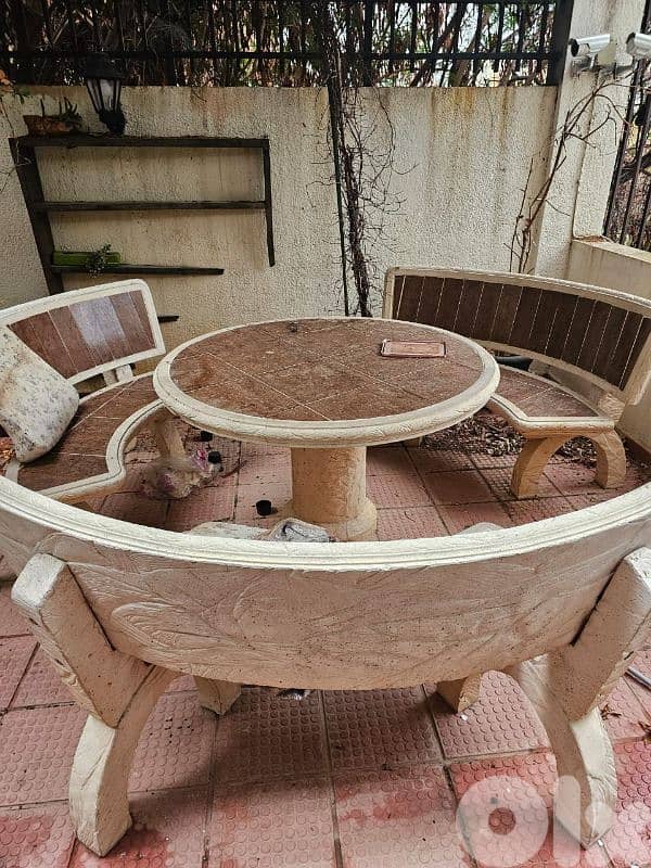 fountain-barbeque-table and seets 1